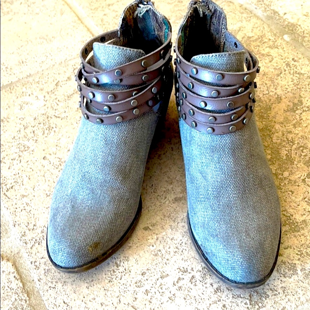 Blowfish Women boots great designed Size 7.5, Grey